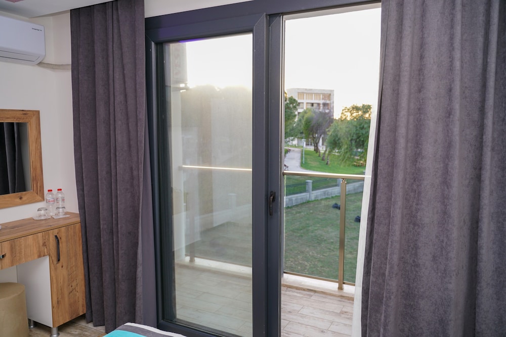 Yelken Beach Hotel Didim 48/49