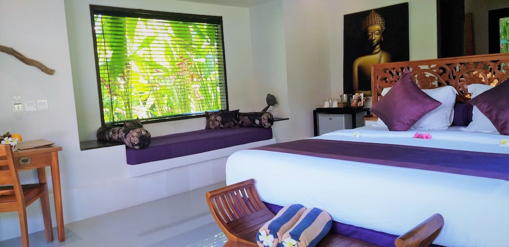 1 BEDROOM, SUITE
