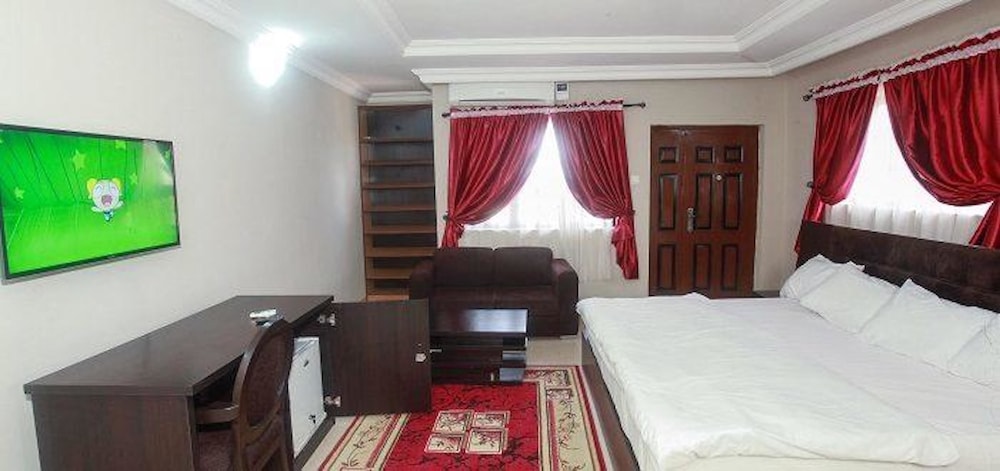 3 BEDROOMS, DELUXE, APARTMENT