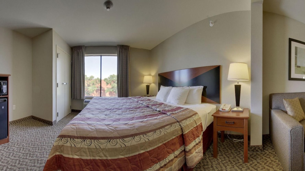 Sleep Inn and Suites Airport Milwaukee WI 11/38