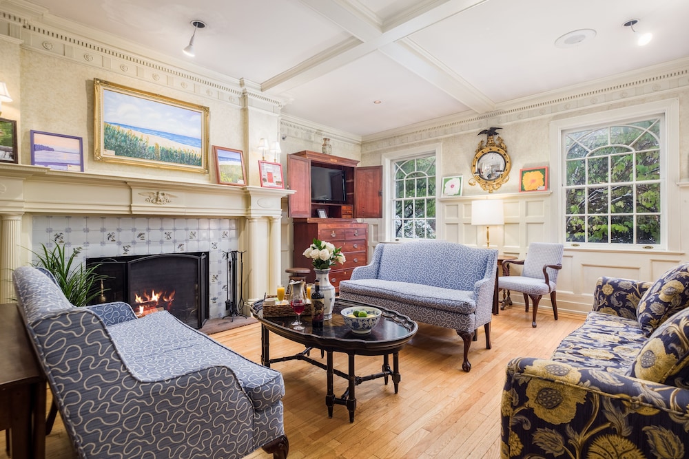 Simsbury 1820 House 44/55