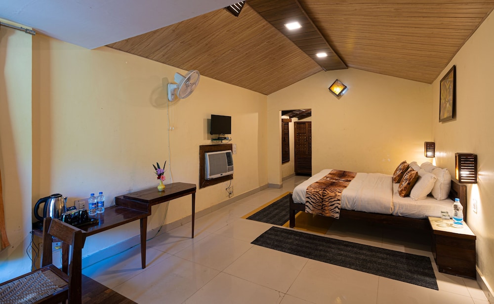 CORBETT WILD RESORT 9/50