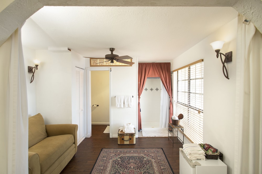 The Lakehouse Bed & Breakfast 46/46