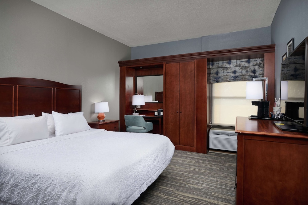 Hampton Inn Beaumont 10/41