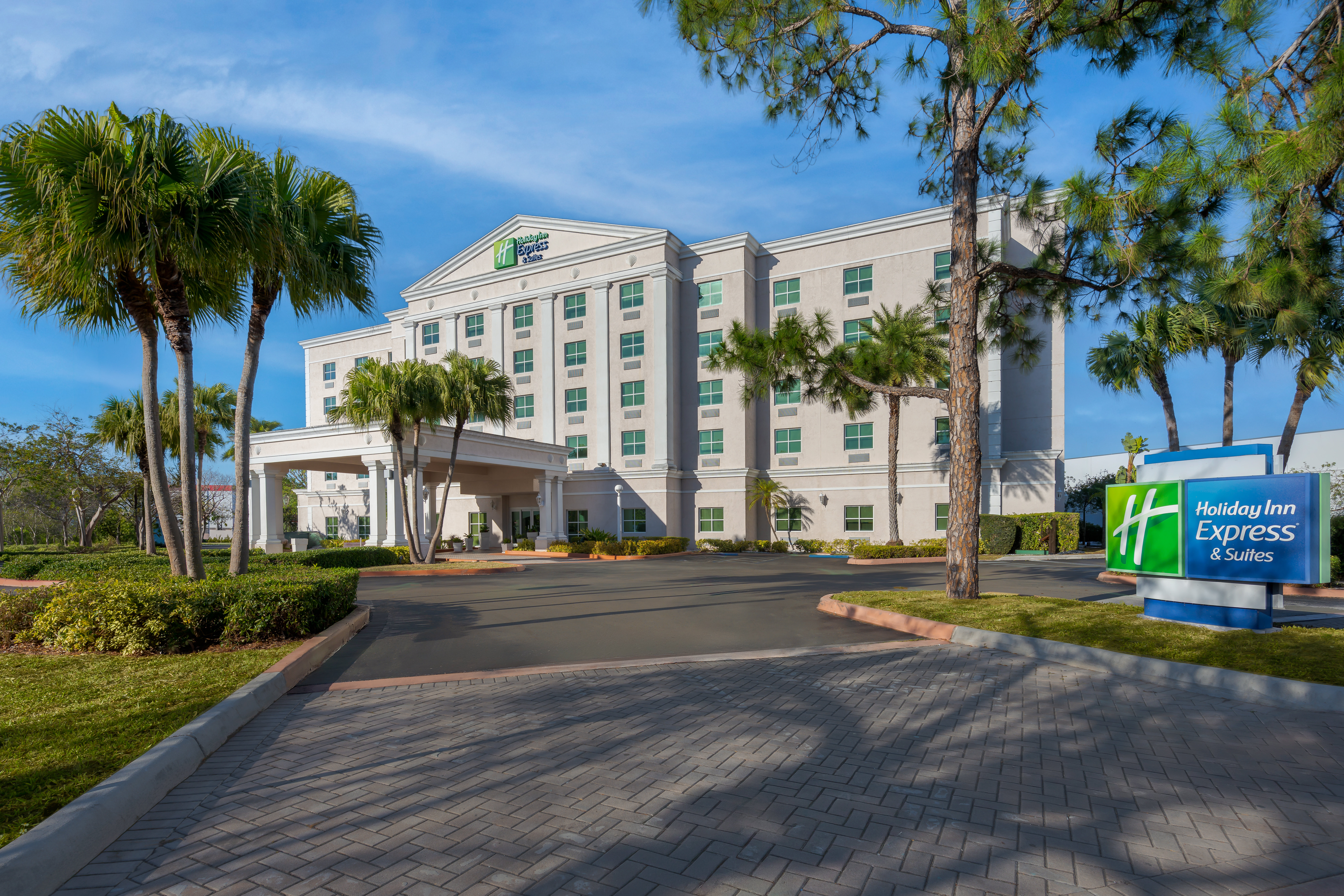 Holiday Inn Express and Suites Kendall 67/77