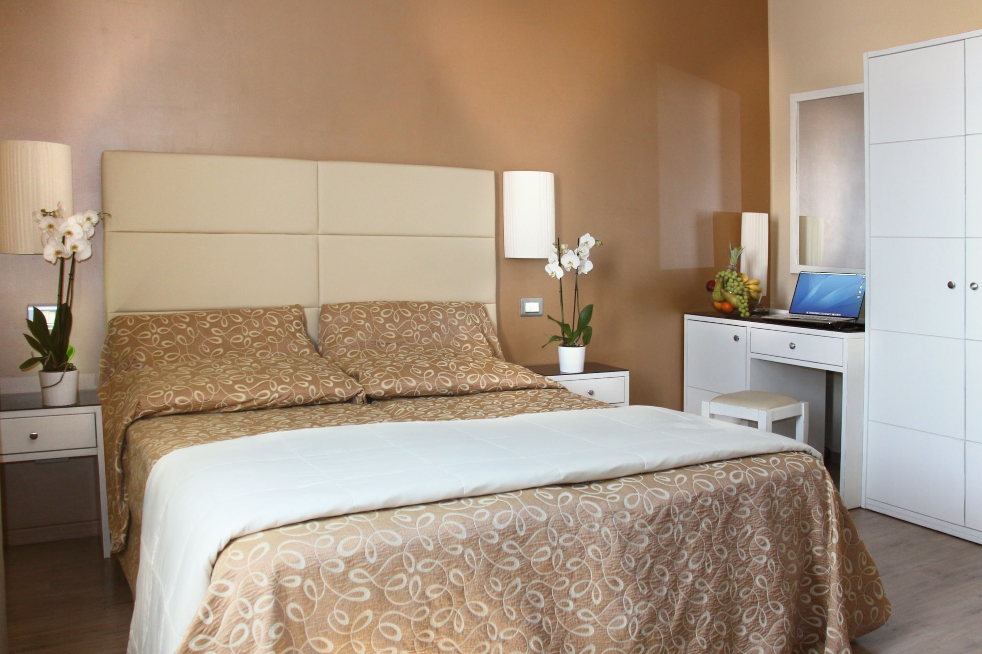 SUPERIOR, DOUBLE BED