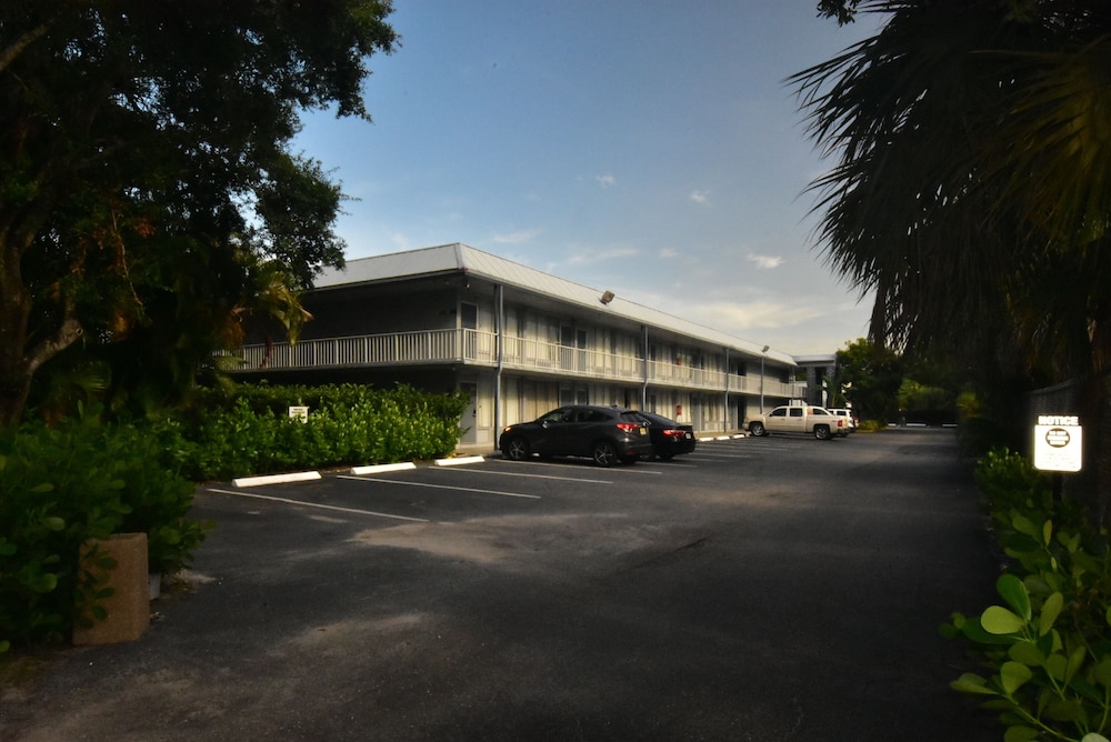 Days Inn by Wyndham Stuart 64/70