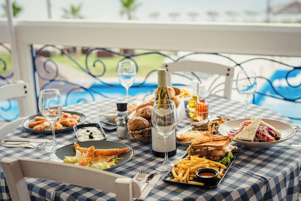 Kamari Beach Hotel 50/65