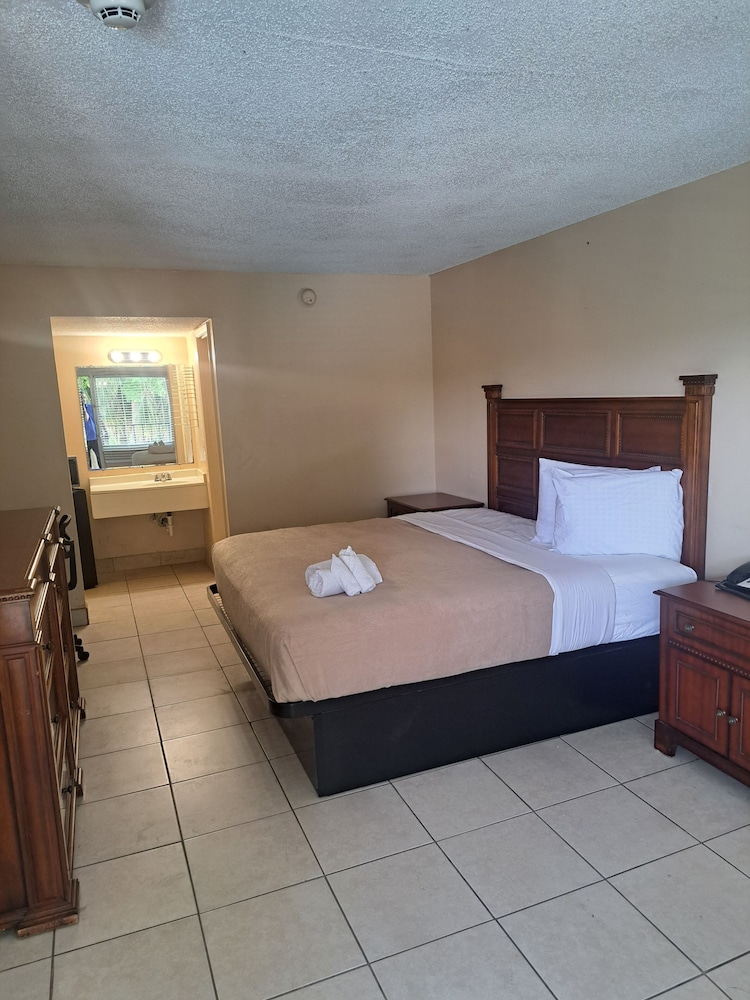 Altamonte Springs Hotel and Suites 10/40