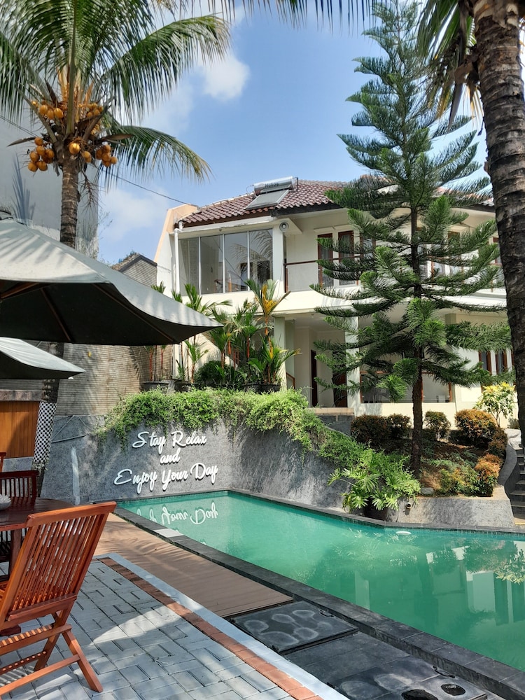 Aleyra Hotel and Villa Garut 45/50