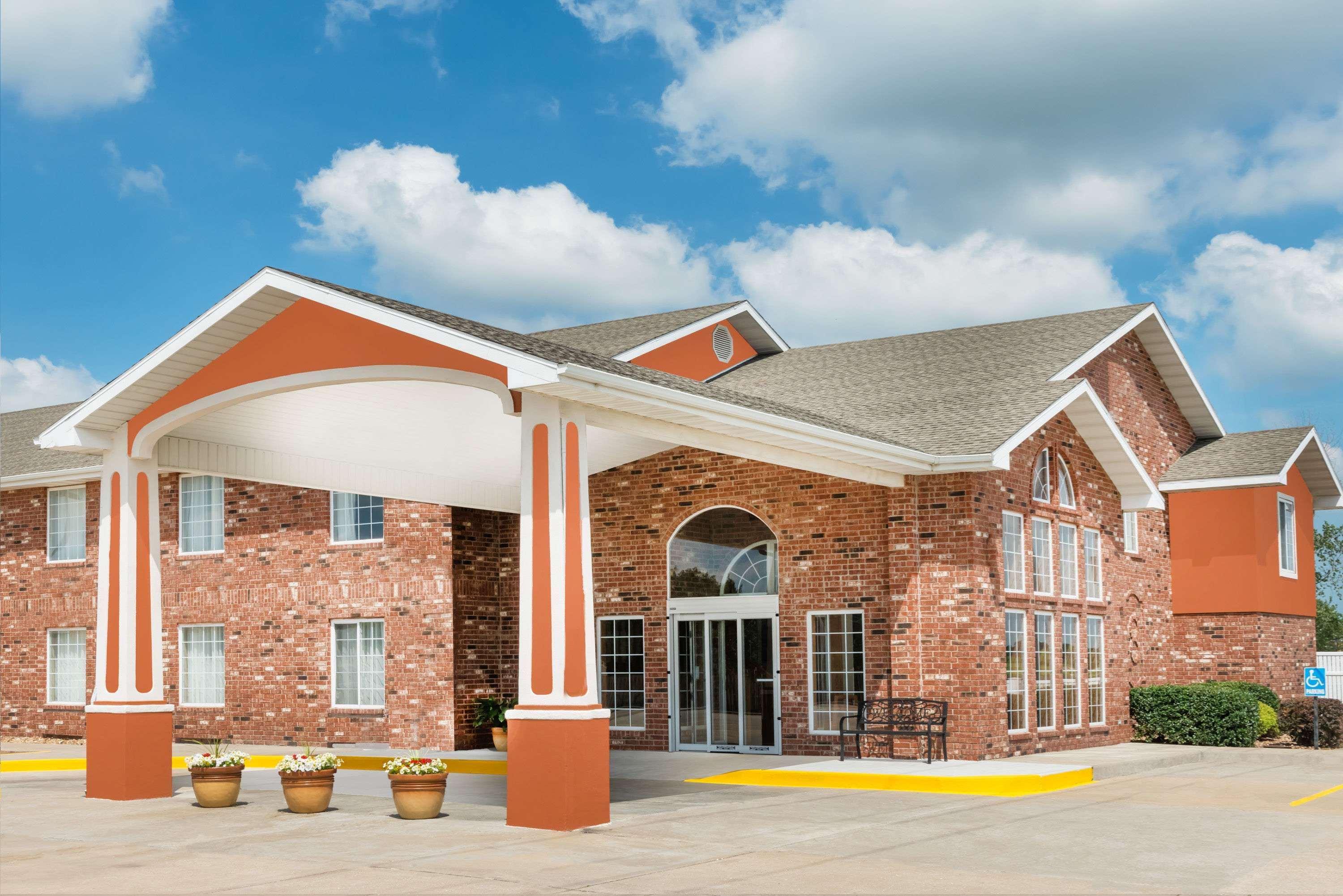 Super 8 by Wyndham Bolivar MO 2/28