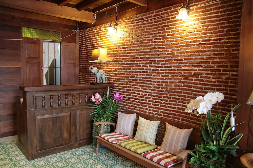 Rustic River Boutique 54/72