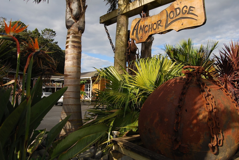Anchor Lodge Resort 67/73