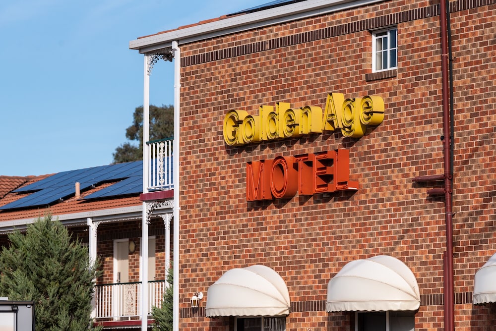 Golden Age Motor Inn Queanbeyan 1/50