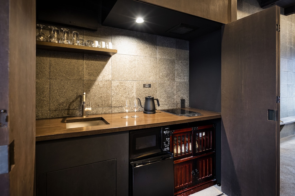 Rinn Premium Machiya Townhouse Kyoto Nijo Castle North [VR] 50/50