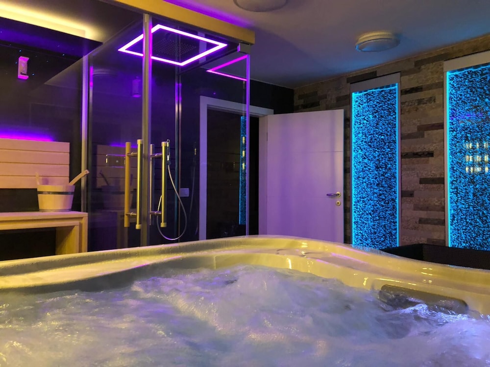 Meridien Luxury Apartments 21/50