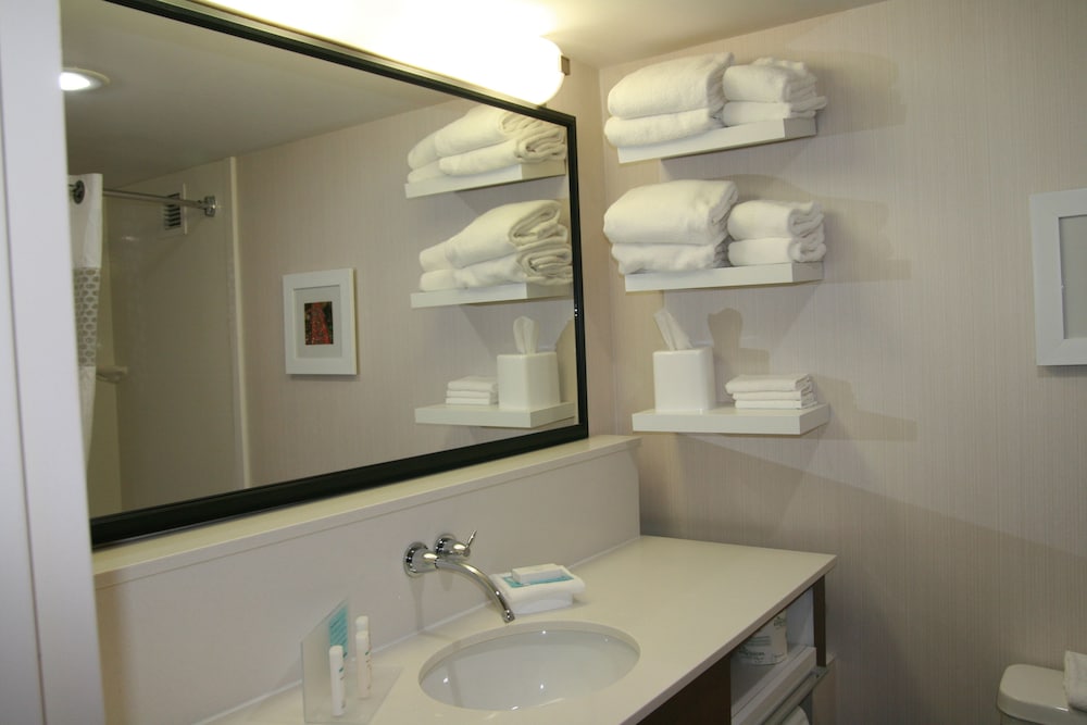 Hampton Inn Caryville-I-75/Cove Lake-State Park 14/84