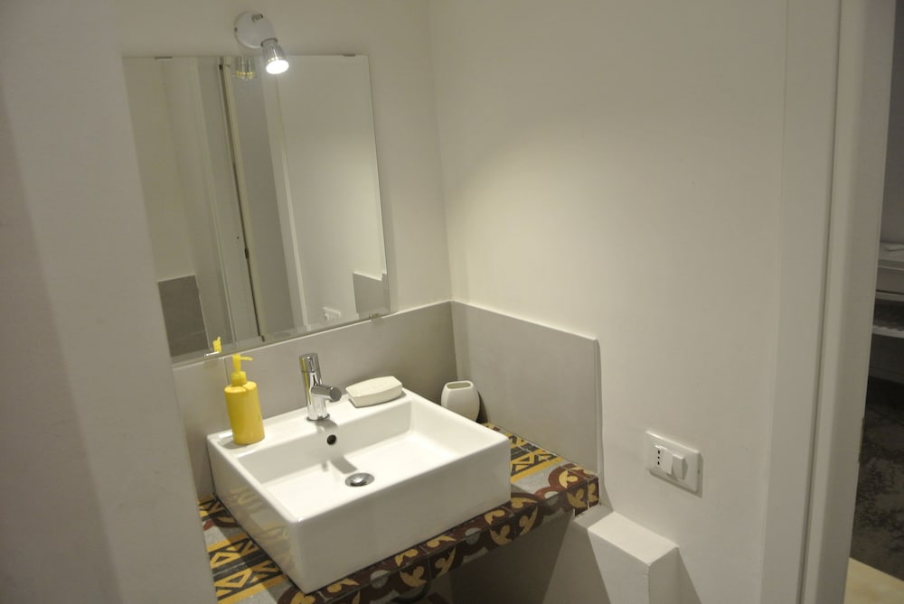 PALERMO ROOMS 37/42
