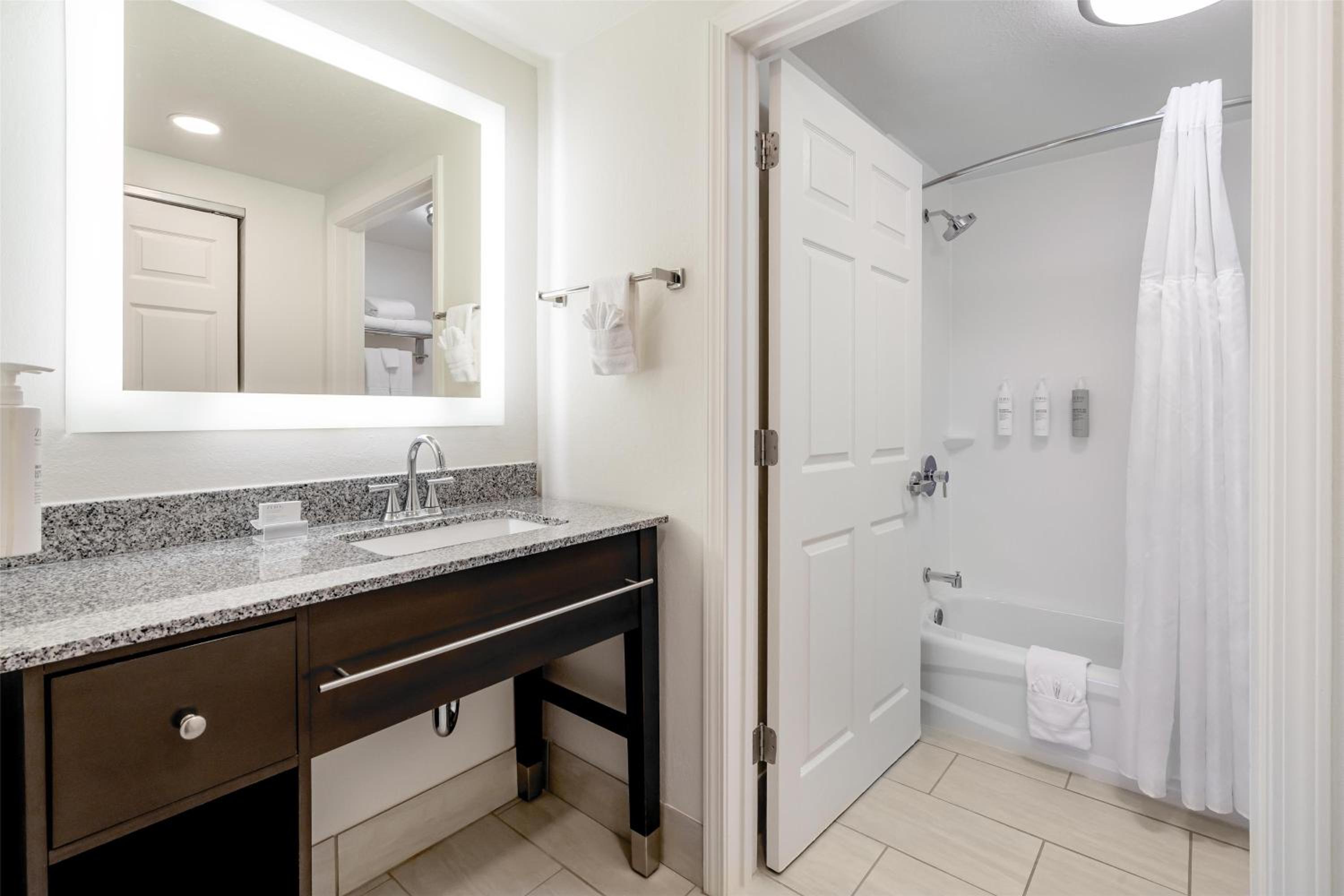 1 Bedroom, Suite, King Bed, Sofa