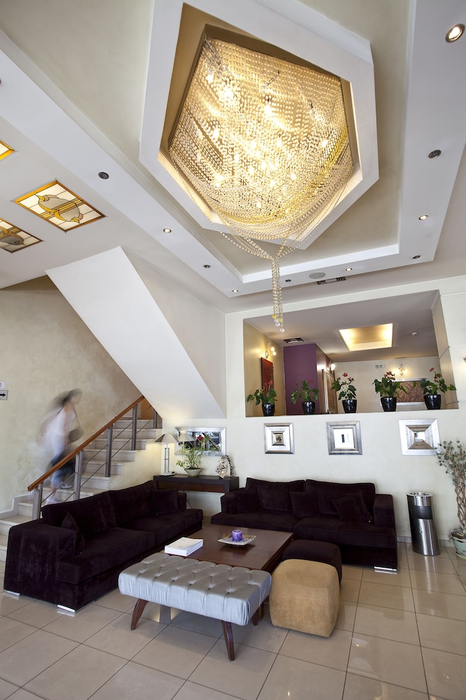 CRYSTAL CITY HOTEL 37/49