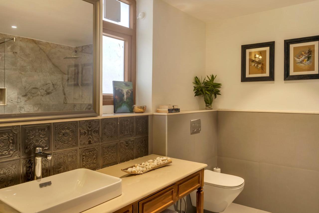 ELIVAAS 4 BHK with Pvt pool and Bar PinkSky 52/56