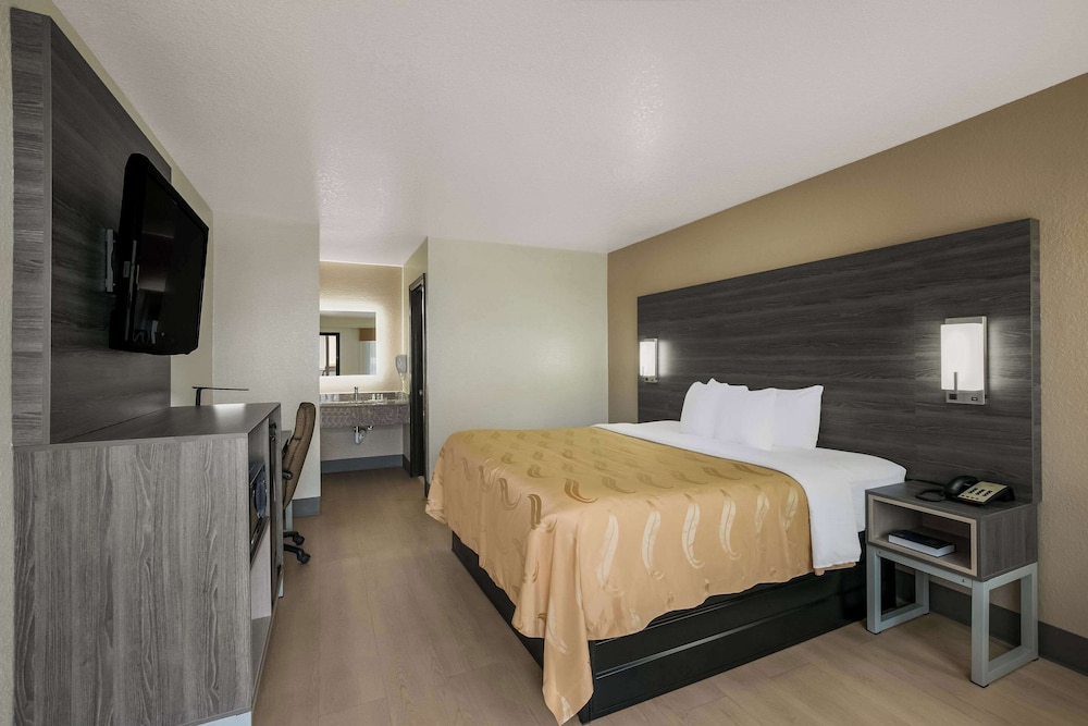 غرفة قياسية بسرير كينج، Quality Inn Commerce at I-85 5/10