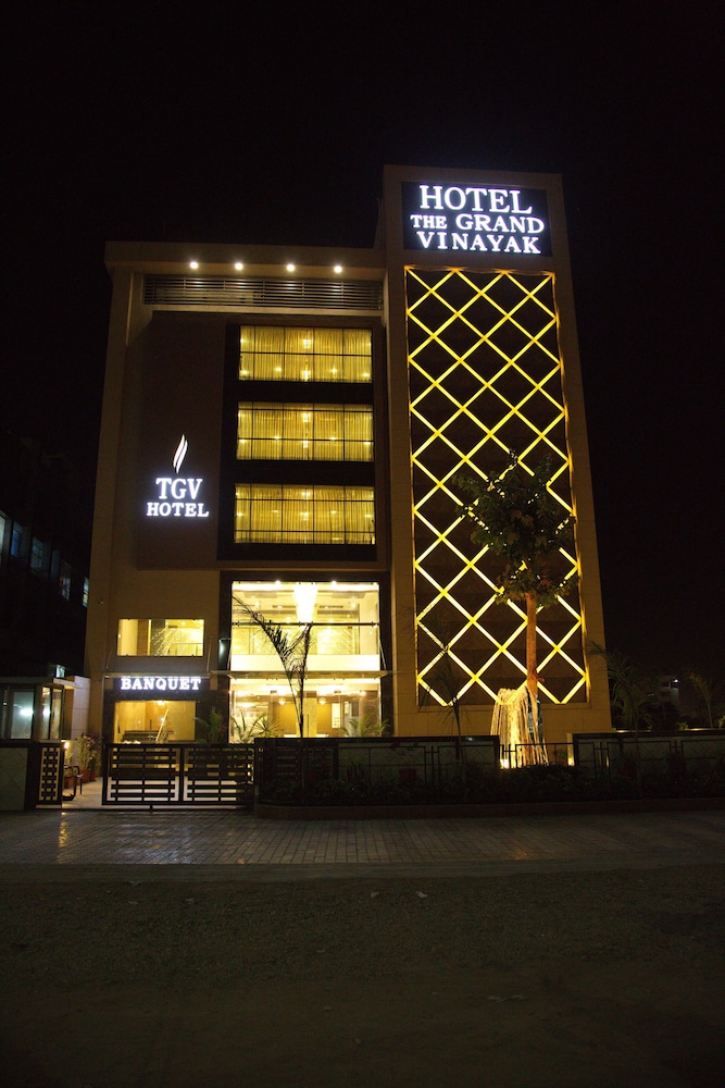 THE GRAND VINAYAK HOTEL 1/16