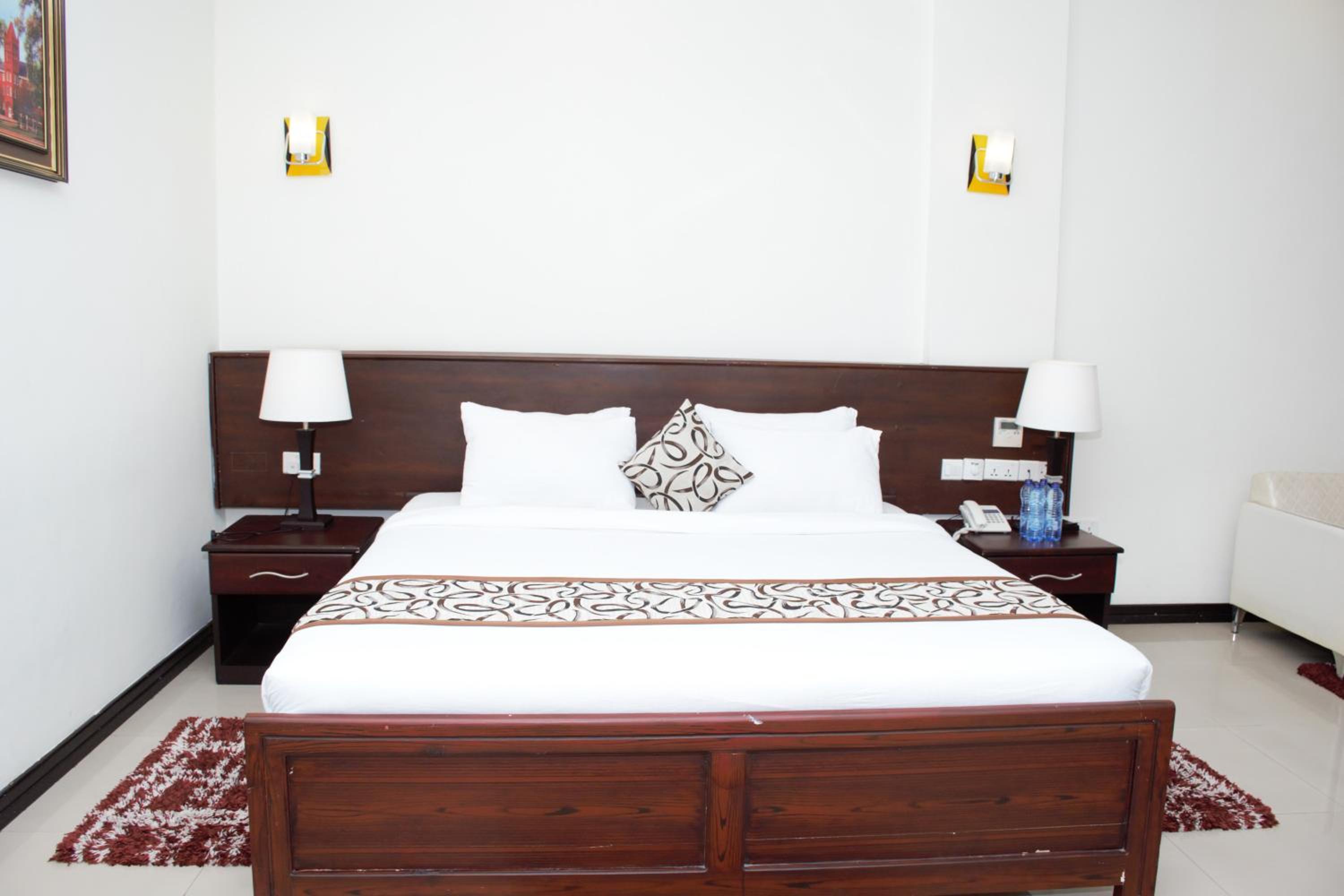 Executive, Suite