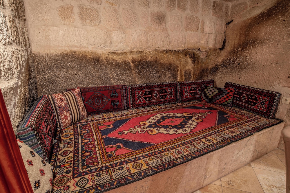 Elegance Cave Suites 10/47