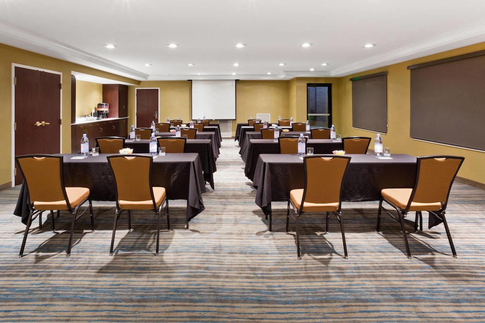 SpringHill Suites Minneapolis West/St. Louis Park 27/34