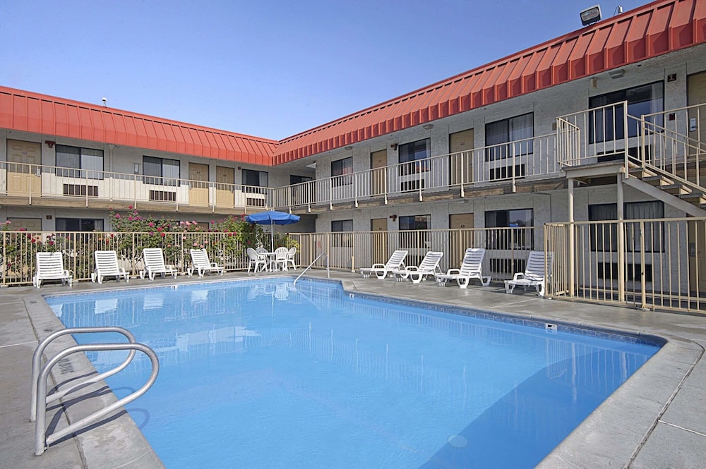 Days Inn By Wyndham Fresno South 1/38