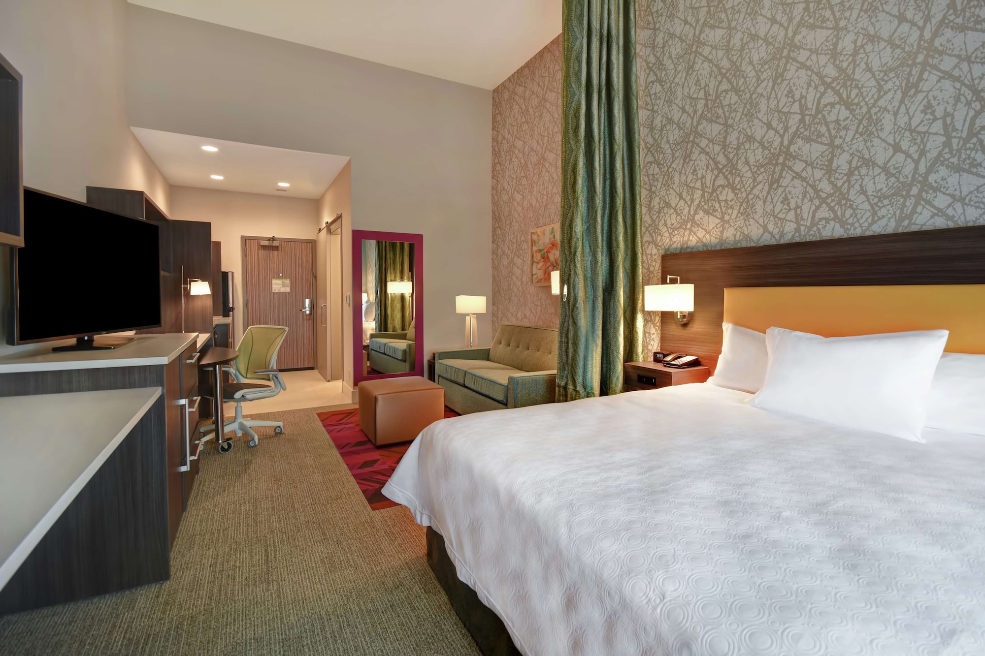 STUDIO, SUITE, KING BED