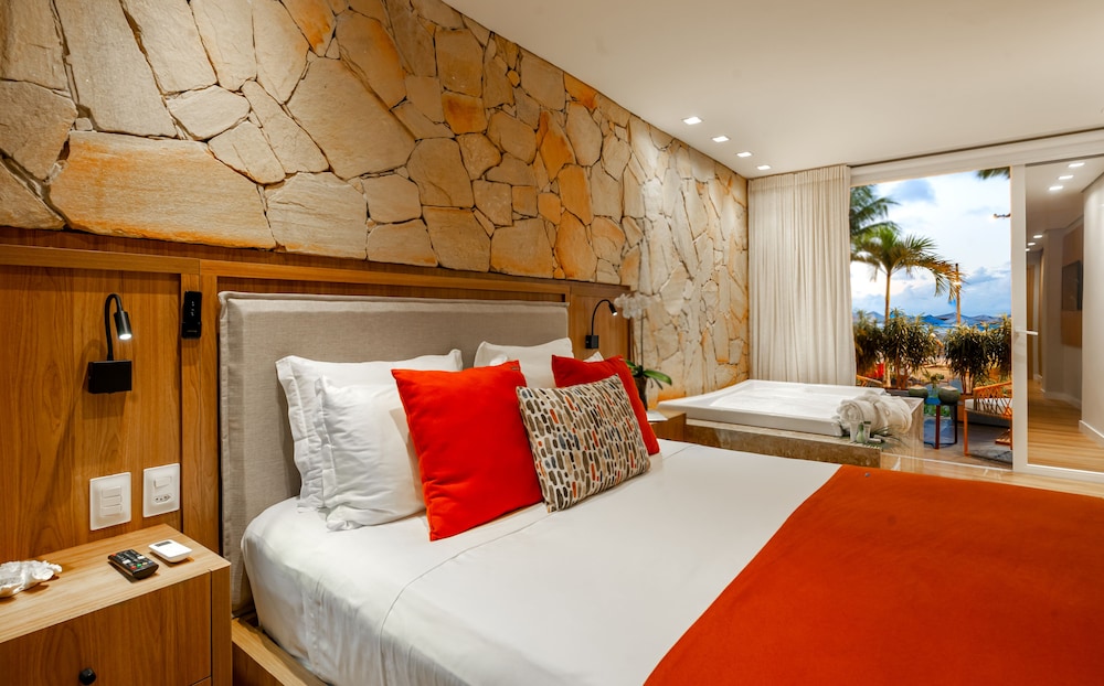 LUXURY, DOUBLE BED, HOT TUB, BALCONY