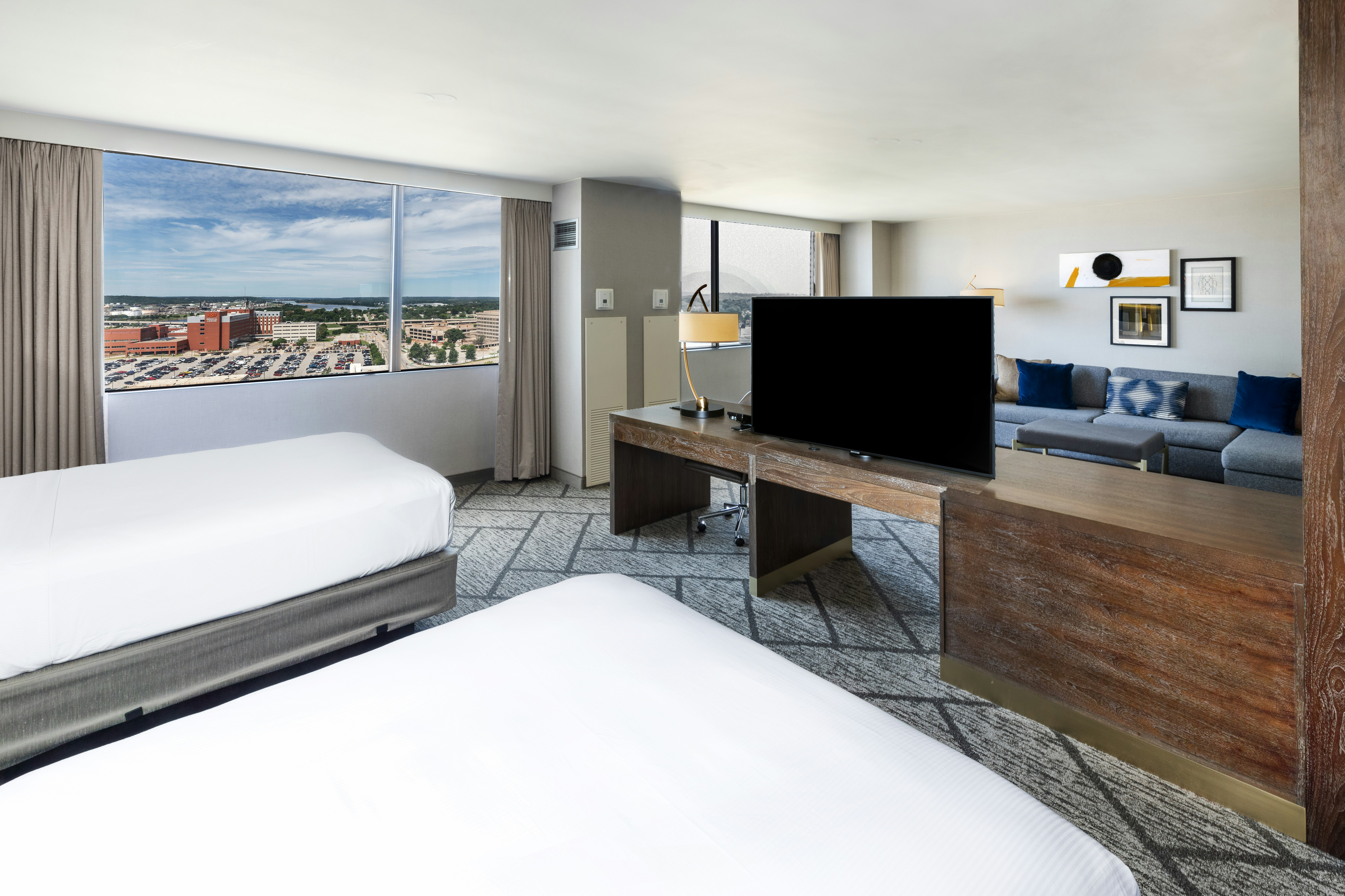 DELUXE, SUITE, 2 DOUBLE BEDS