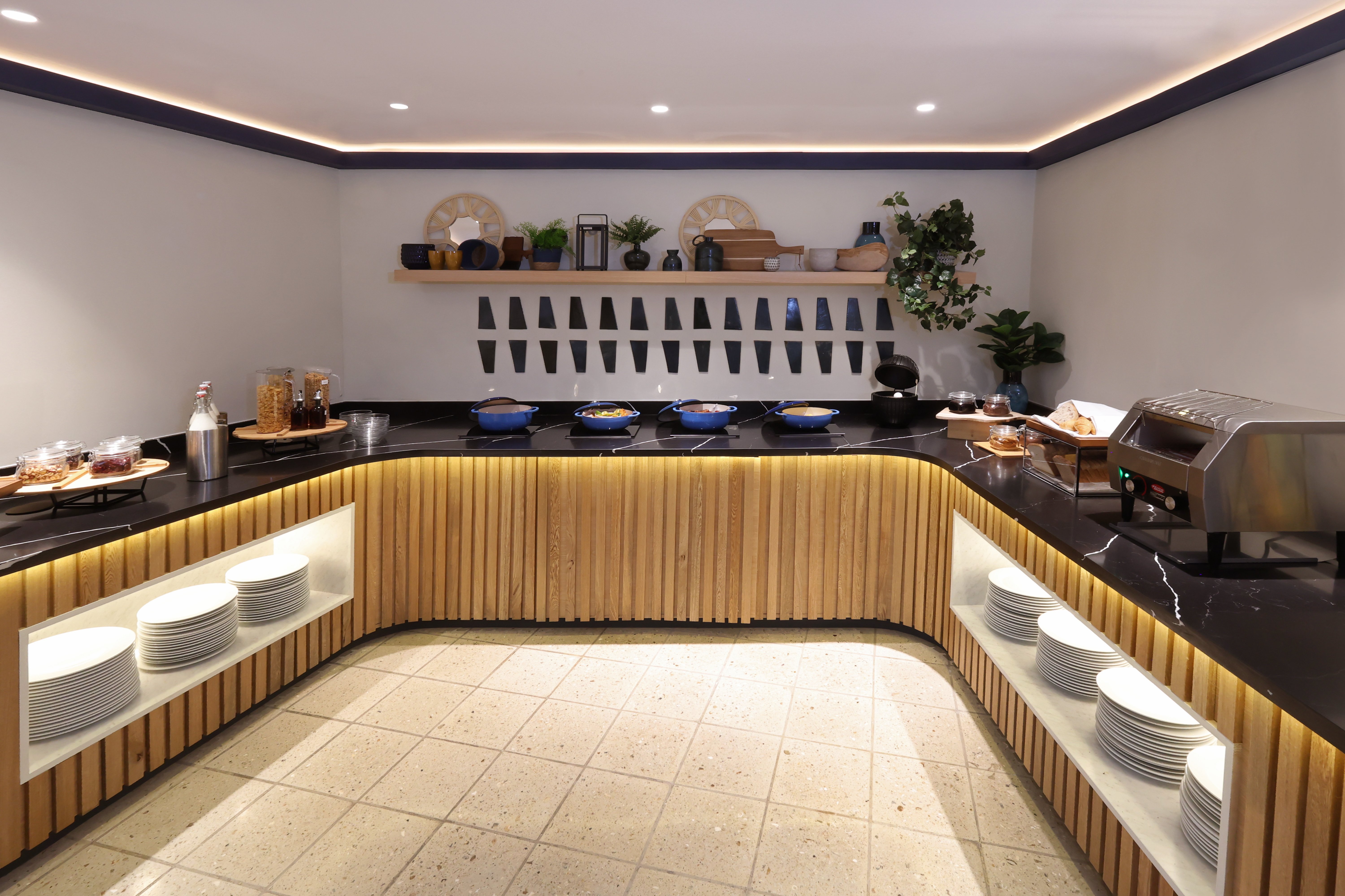 Voco Surfside Aruba by IHG 12/90