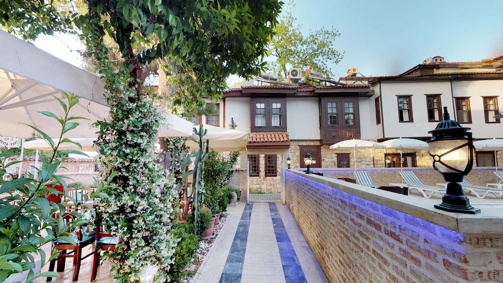 Urcu Hotel 43/49
