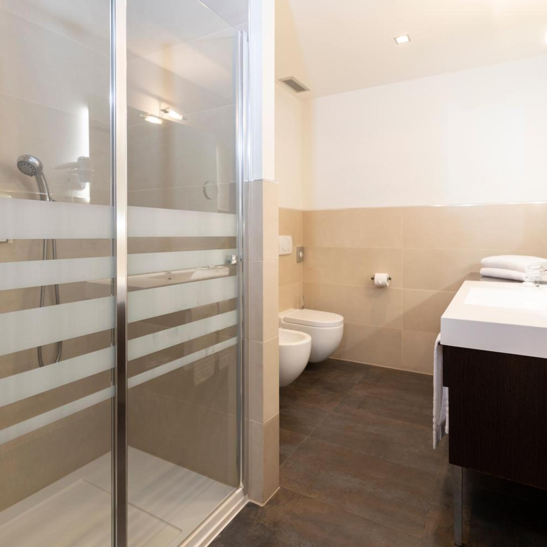 Superior, Double Bed, Lateral Side Sea View، LAGUNA PALACE HOTEL 8/9