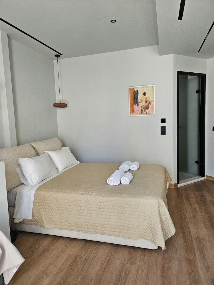 Candia Suites And Rooms 4/49