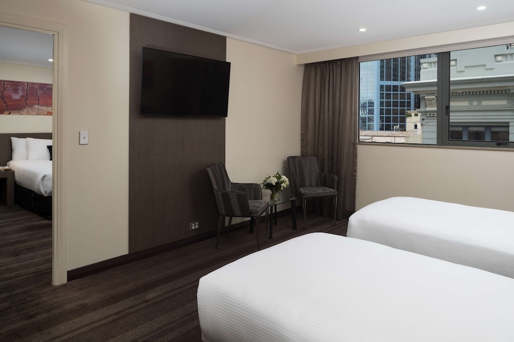 RYDGES WORLD SQUARE 21/66