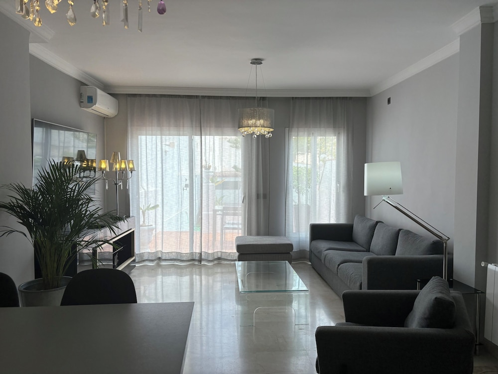 Hostal Abril 44/59