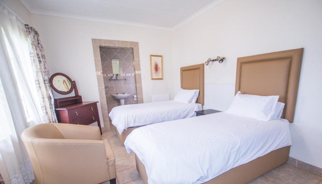 4 Bedrooms, House