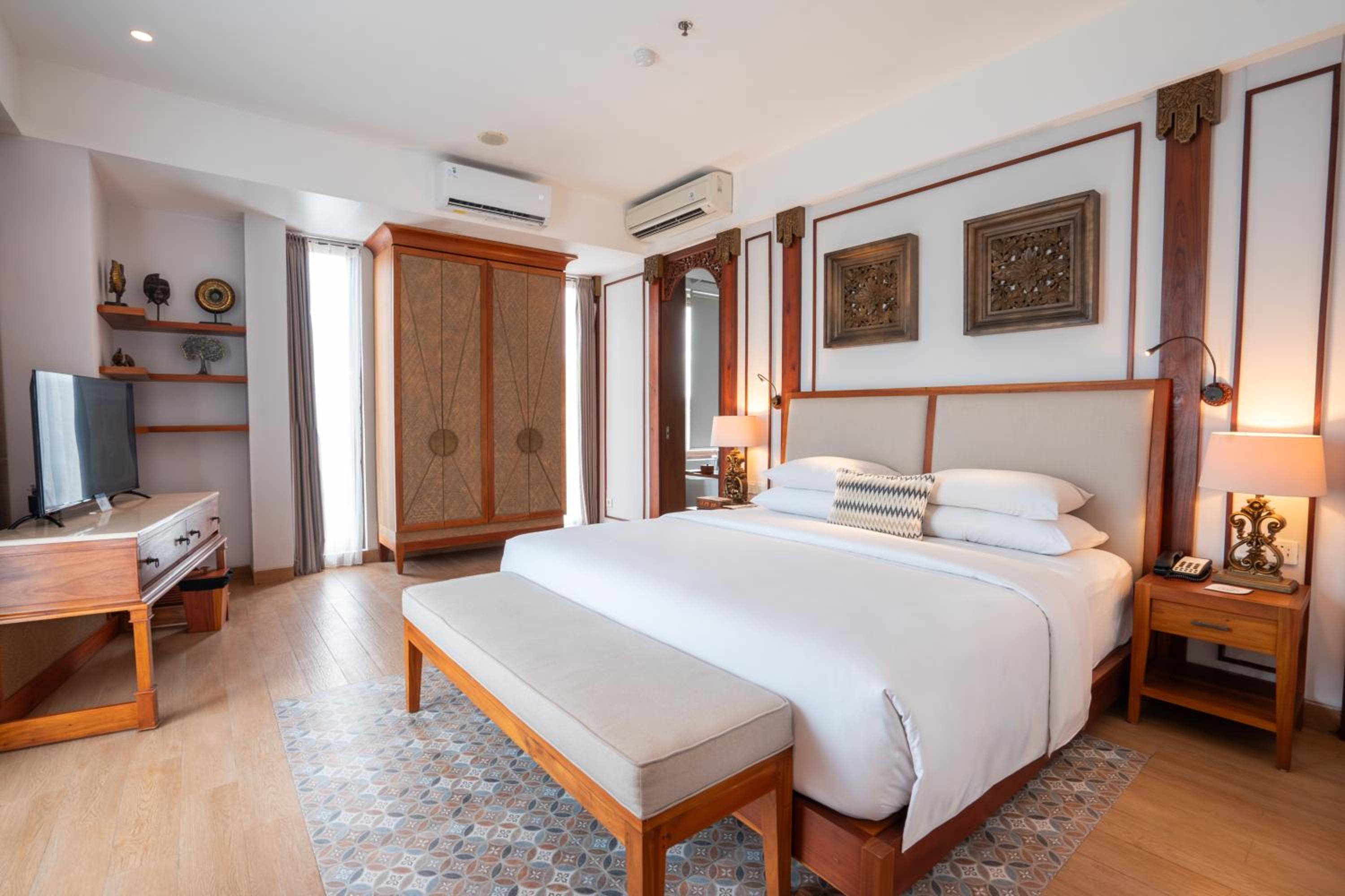Royal Ocean Suites (Ocean View)