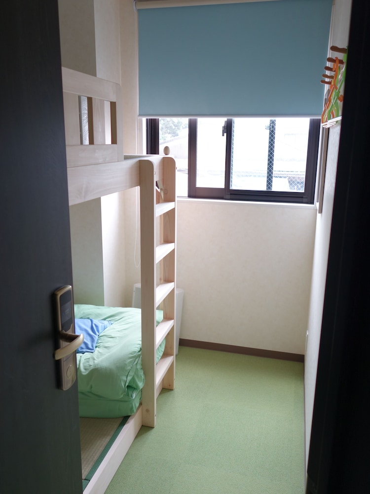 ROOM, BUNK BED