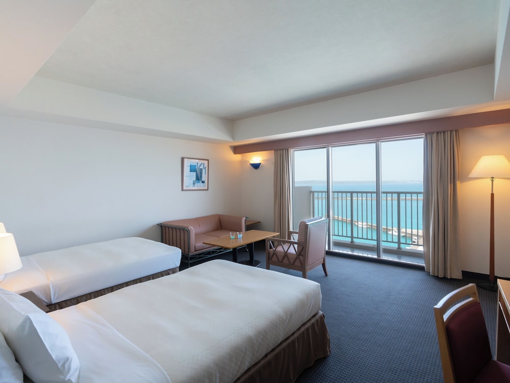 DELUXE, TWIN BEDS, OCEAN VIEW