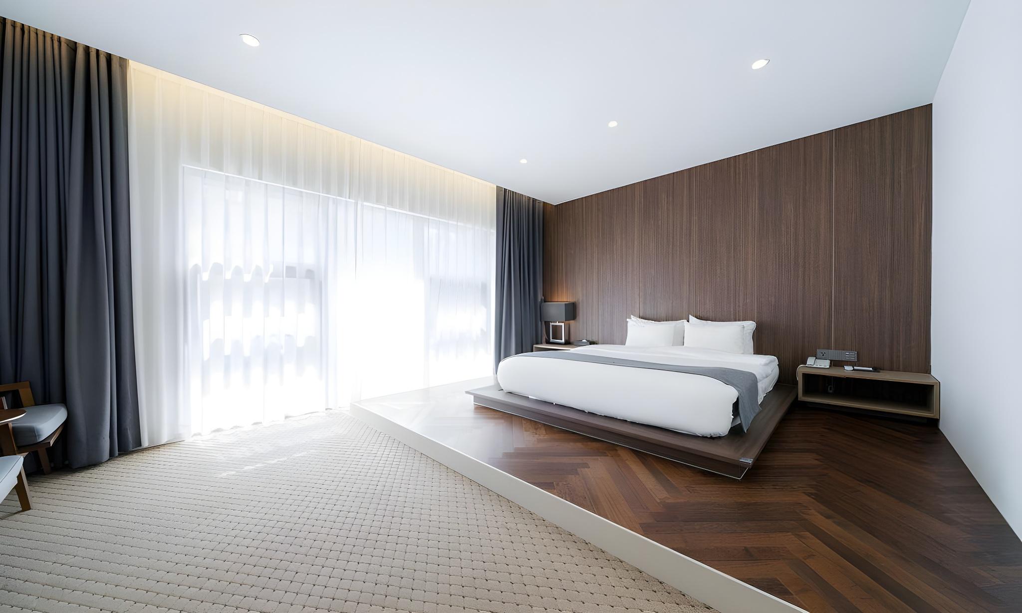 COMPANION, SUITE, DOUBLE BED