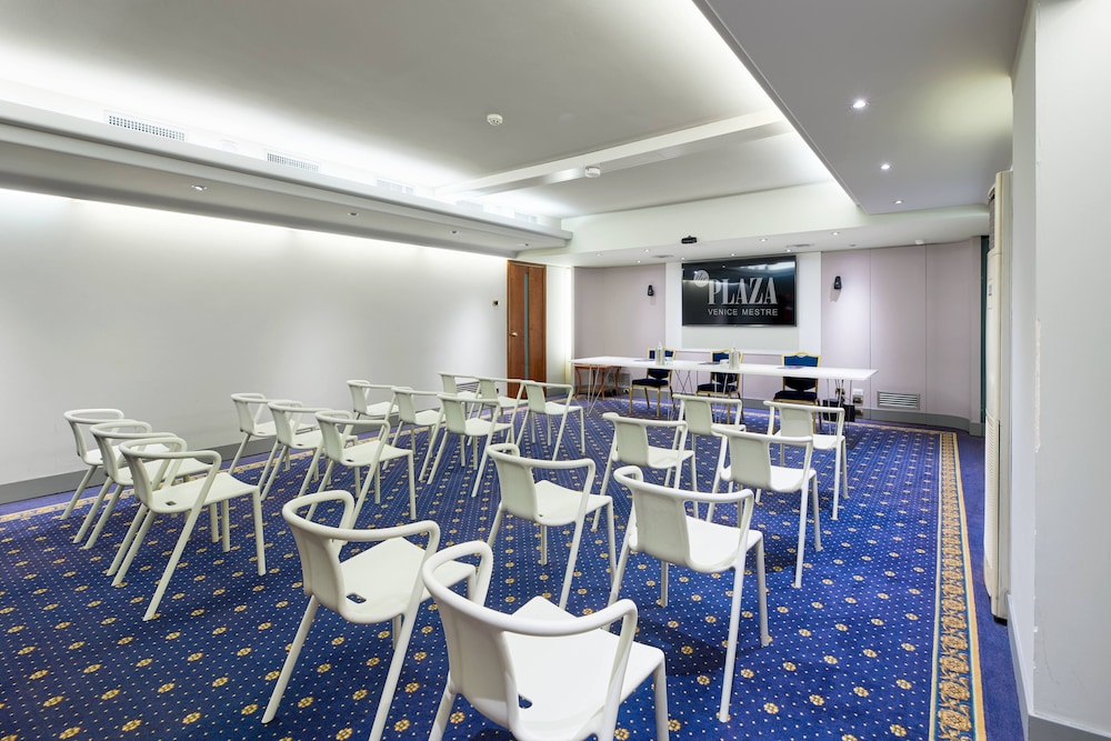 Hotel Plaza 38/47