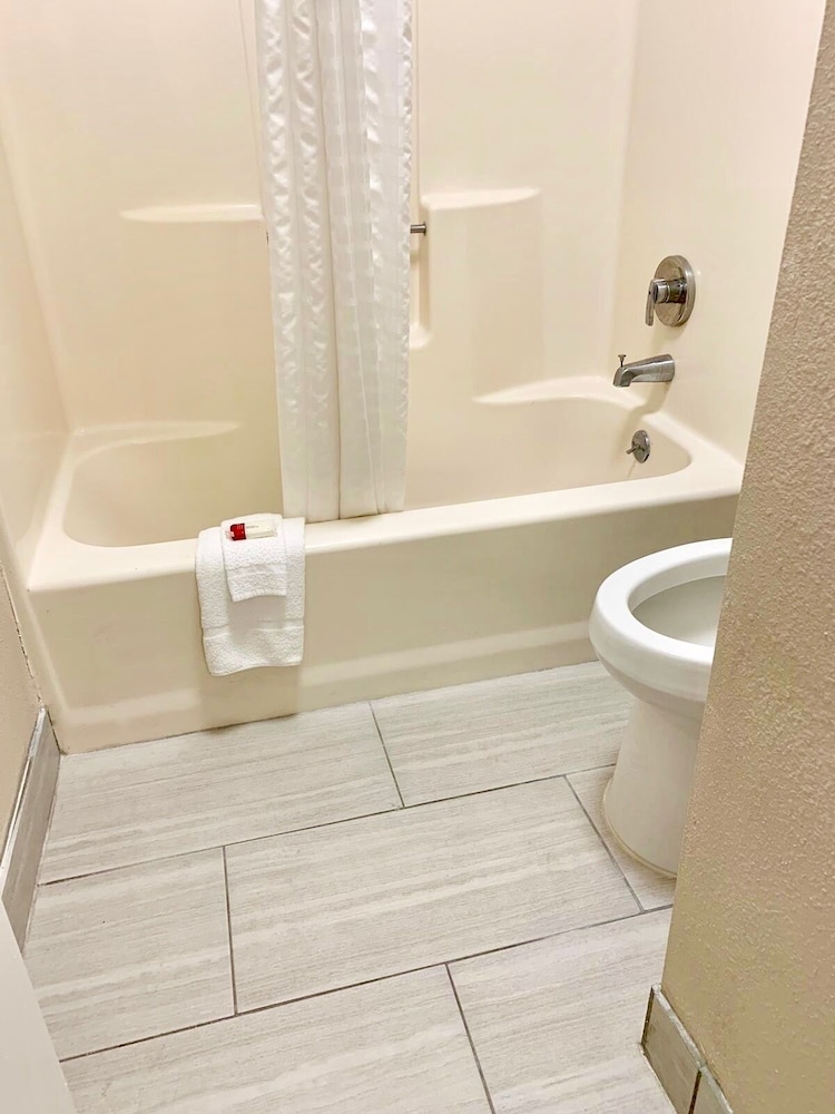 Baymont By Wyndham Texarkana 24/44
