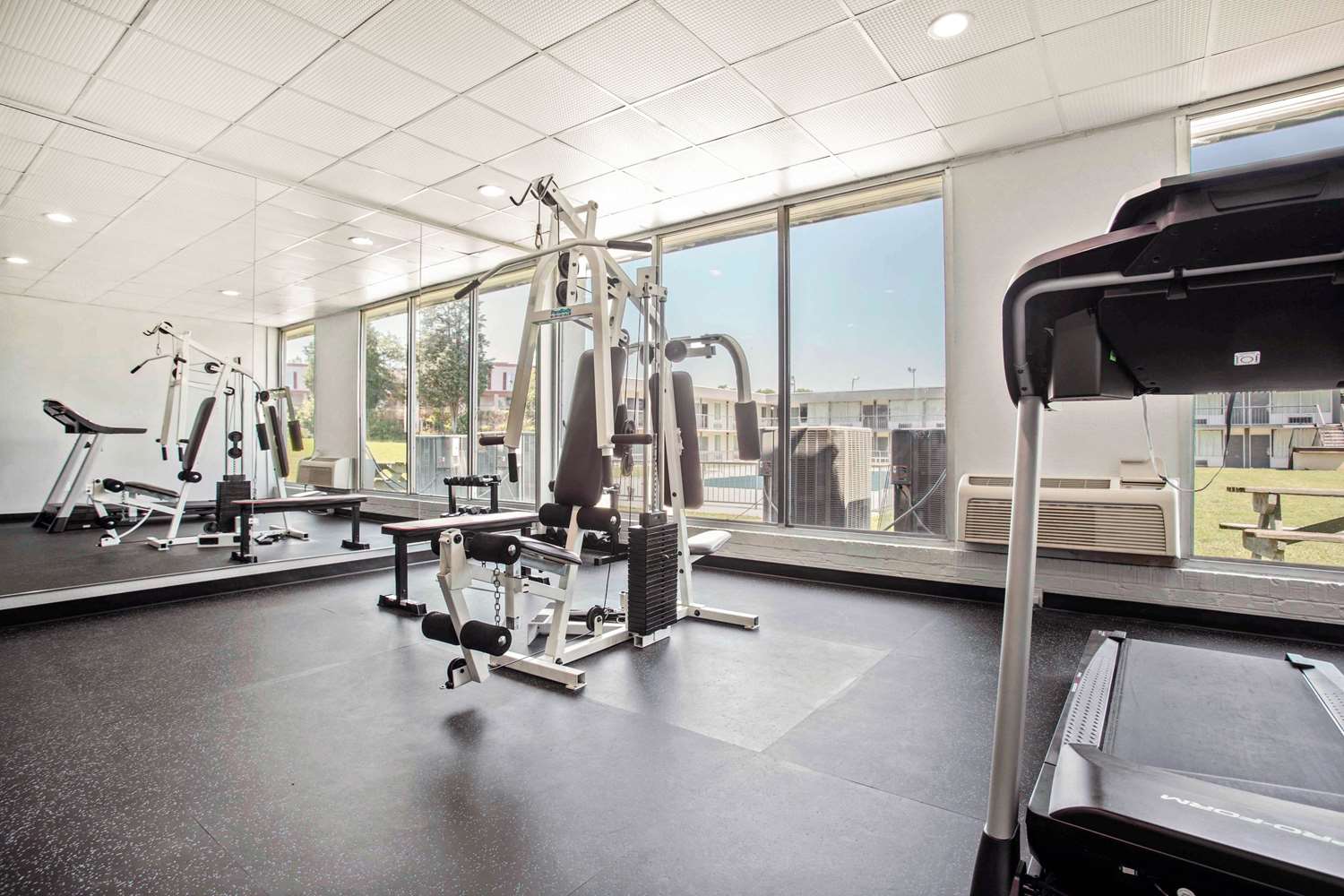 Quality Inn and Suites University Area NC 17/31