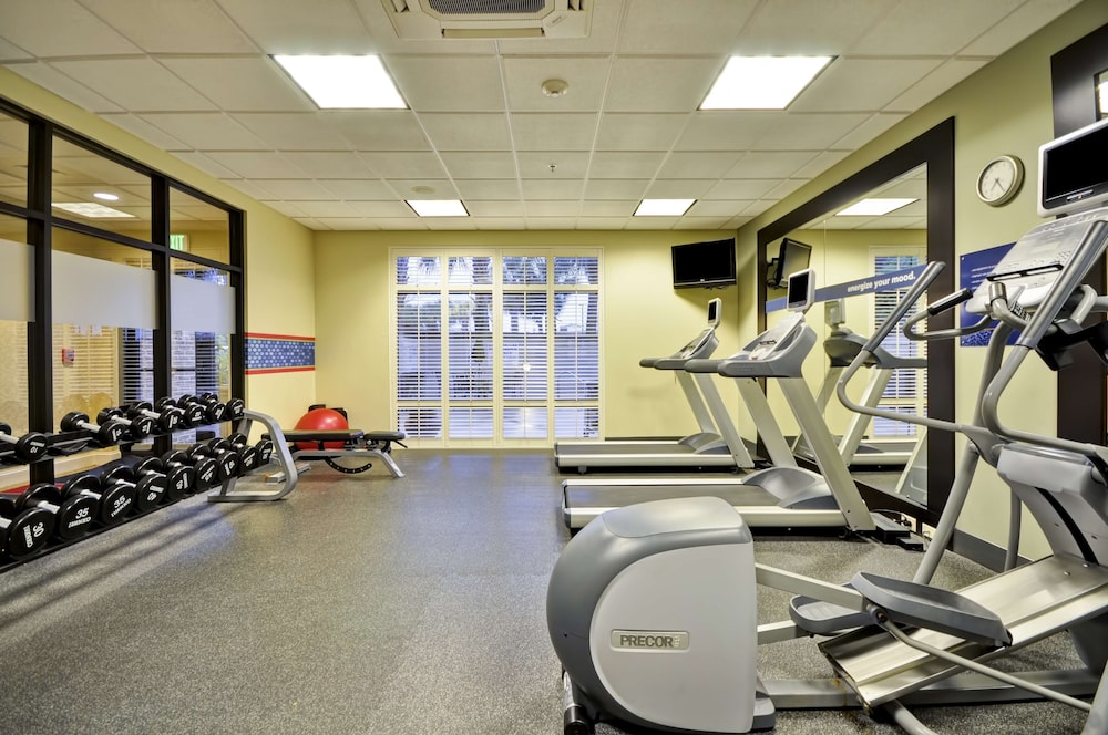 Hampton Inn & Suites North Charleston-University Blvd 28/55