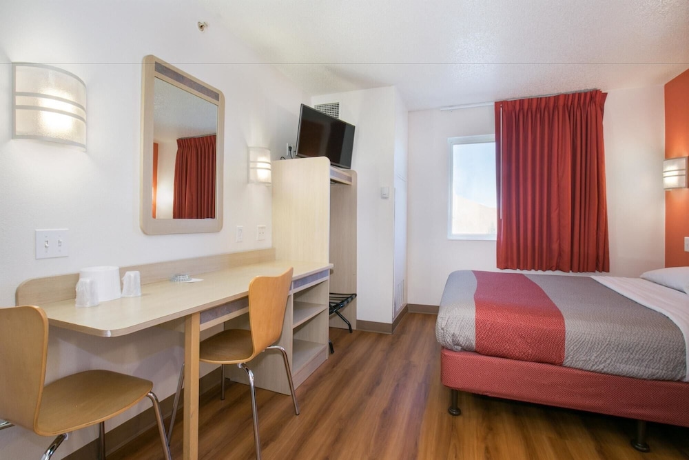 Motel6 Brooklyn Center, MN - Minneapolis 30/48